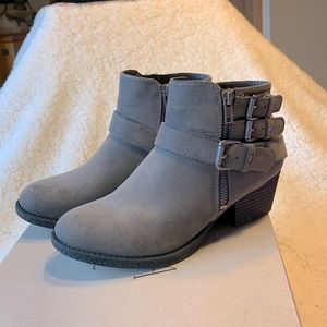 NIB Dakota Chase gray booties.